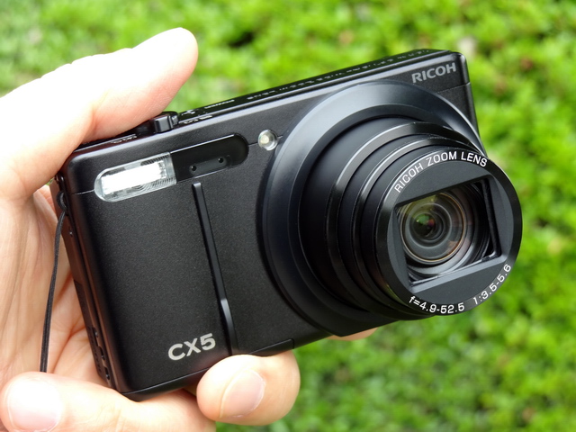 仕事に欠かせないカメラ…を新型に！『リコー CX5』 | CAPA CAMERA WEB