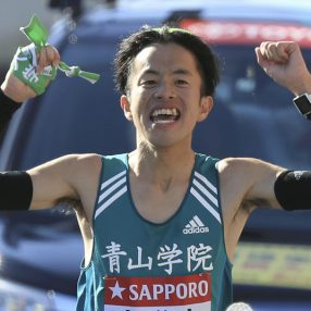 箱根駅伝・青学が4連覇！先頭ランナーをキヤノンEF200-400mmレンズで追った