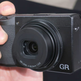 まさに最強スナップシューターの予感！来春発売の「RICOH GR III」試作機に触ってきた