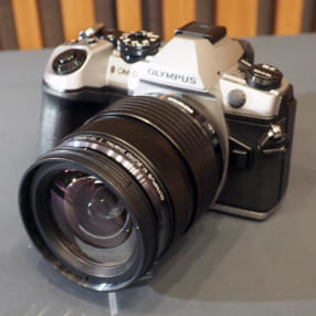 クラシカルな限定モデルが新登場！ミラーレスカメラ「OM-D E-M1 Mark II」シルバー