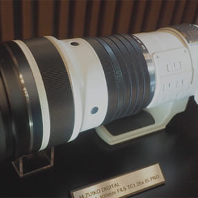 2000mmの手持ち撮影が可能になる超望遠ズームとテレコンがオリンパスから出る！