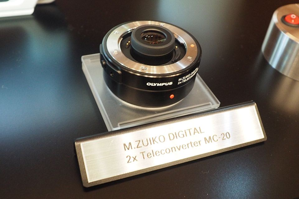 M.ZUIKO DIGITAL 2x Teleconverter MC-20