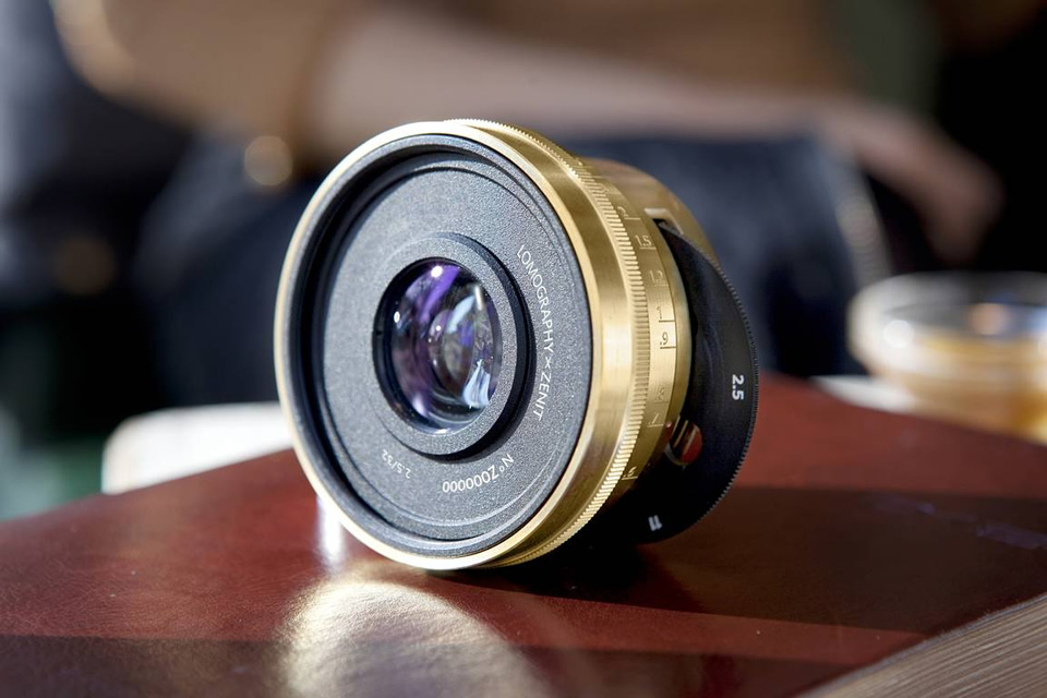 Lomogon  2.5/32 Art Lens (brass)
