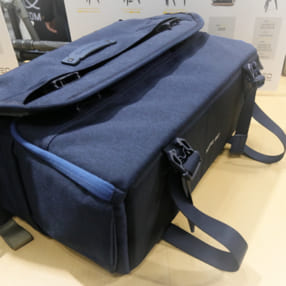 バッグに上着や荷物をちょこっと挟んで移動できる余裕って嬉しいですよね「VANGUARD VEO RANGE」【CP+2019】