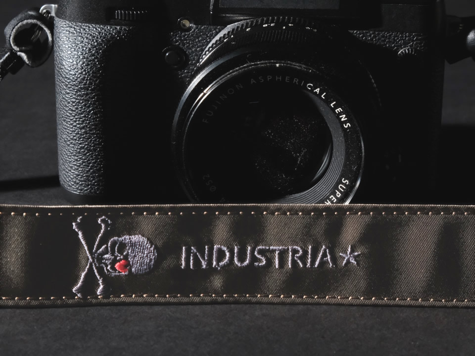 IND-570Gスカル刺繍カメラストラップ