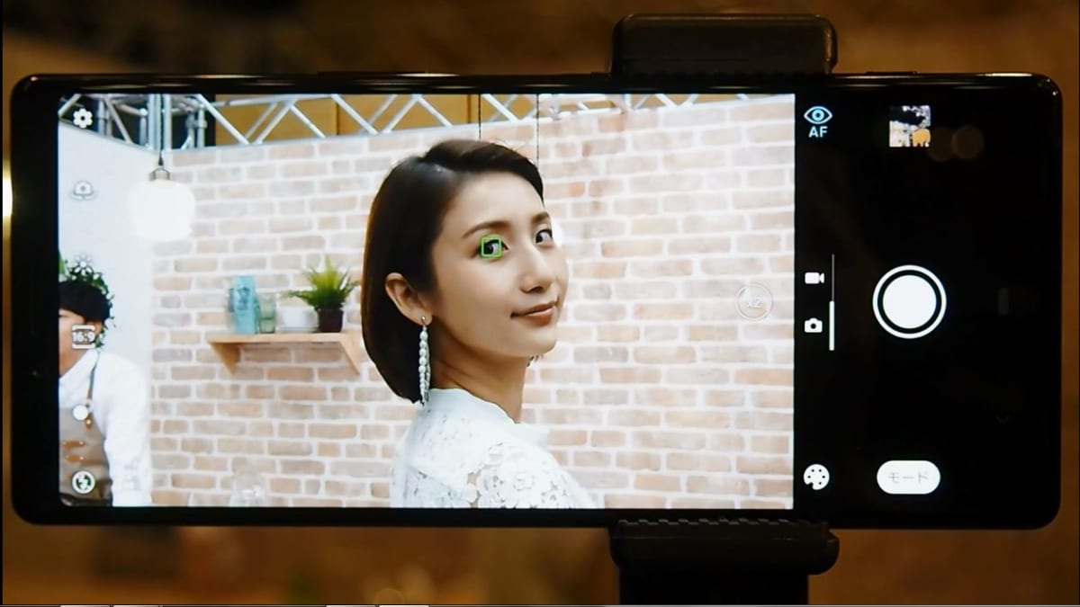 スマートフォン トリプルカメラ ブラック ホワイト ソニー、ZEISSレンズを搭載したフラッグシップスマホ「Xperia 1 II