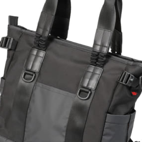 “バンジー”が荷物の重さを受け止める！疲れ知らずの機能美トート