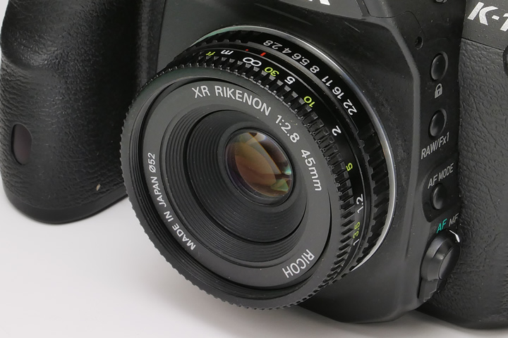 わずか55ｇの超軽量！ パンケーキレンズの可能性を示したユニークなレンズ「RICOH XR RIKENON 45mm F2.8」 | CAPA  CAMERA WEB