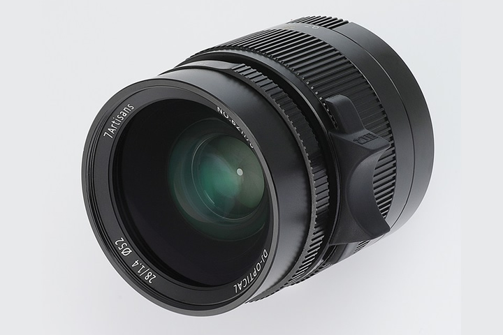 レンズのフォーカスリングにフォーカスレバーを装着して操作をスムーズ