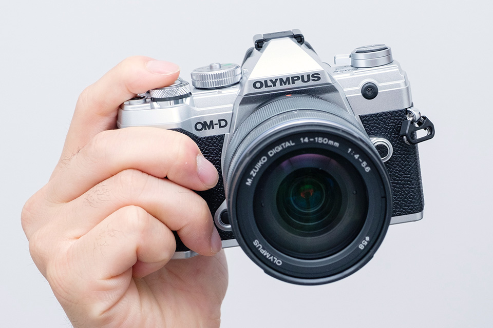 OLYMPUS OM-D E-M5 Mark III ボディシルバー HpVd50LnHf