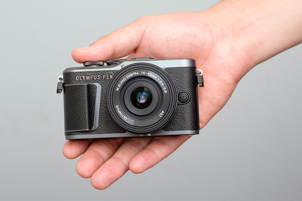 簡単操作でキレイに撮れる小さなミラーレスカメラ「OLYMPUS PEN E-PL10