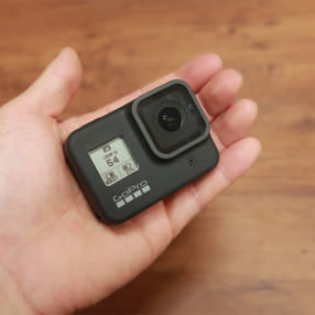GoProのアクションカメラと撮影お助けアイテムがセットになった「HERO8 限定ボックスセット」