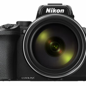 手ブレ補正5.5段、超望遠2000mm相当の光学83倍ズームコンデジ「ニコン COOLPIX P950」