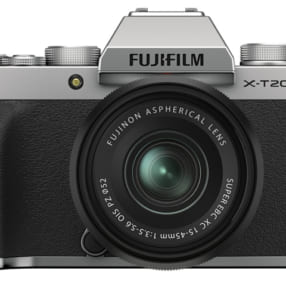さらに軽く！ 電子ジンバル搭載のミラーレスカメラ「FUJIFILM X-T200」