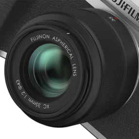 軽いカメラには軽いレンズを。超軽量レンズ「XC35mmF2」2万円台で発売