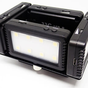 LEDライト4灯で360°明るく撮影できる「リコーTHETA用ライトセット TYPE IV」