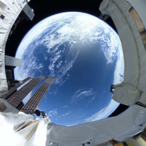 ステイホームでバーチャル宇宙の旅へ！ 宇宙から撮影した地球の360°動画が癒やされる