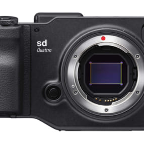 シグマ初のミラーレスカメラ「SIGMA sd Quattro」7/7に発売