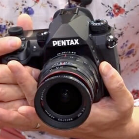 ここまで見せるか!? 開発中のカメラやレンズが続々登場のPENTAXブランドビジョン動画