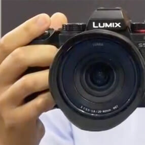 小型軽量で高機能、20万円台の価格も魅力のフルサイズミラーレス「LUMIX S5」デビュー