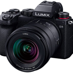 フルサイズミラーレス「LUMIX S5」で縦位置撮影時の再生画像に縦線が入る現象を改善