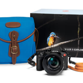 1型センサー搭載カメラにバッグとストラップが付属する限定セット「ライカ V-LUX 5 Explorer Kit」