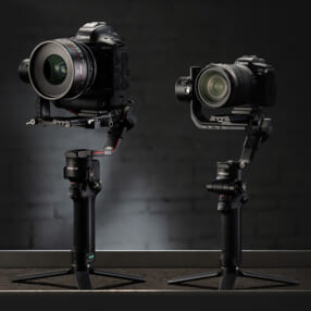 重量機材に対応、軽量化したカメラジンバル「DJI RS 2」「DJI RSC 2」