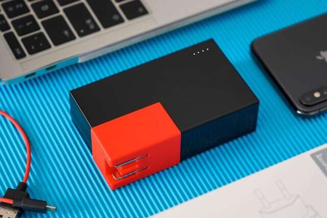 CUBE Power Bank ＆ Charger 2 IN 1