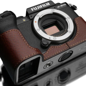 カメラを保護してドレスアップできるGARIZ本革カメラケースの富士フイルムX-S10用が発売