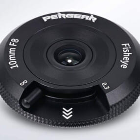 8千円以下で買える超薄型の魚眼レンズ「Pergear 10mm F8」