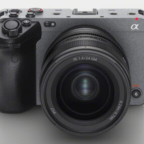 αの技術を融合したミラーレスカメラ型のコンパクトなシネマカメラ「ソニー FX3」誕生