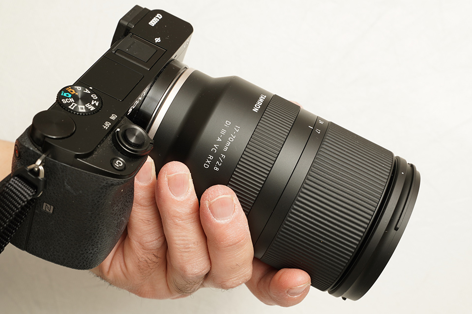 ほどよいサイズ感でボケ味は秀逸！ 大口径標準ズームレンズ「17-70mm F