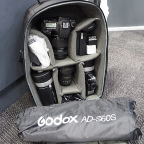 移動に便利！ バックパックに入ったGODOXのライティング機材キットが近日発売【PHOTONEXT 2021】