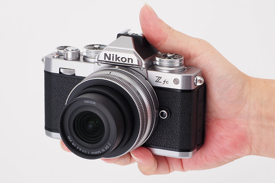 Nikon Z fc 16-50 SLキット コーラルピンク 電源未投入