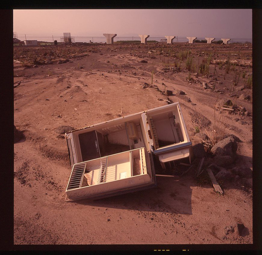 砂守勝巳写真展「黙示の町」噴火から30年、災害記憶の痕跡 ～30年後のめぐり逢い～