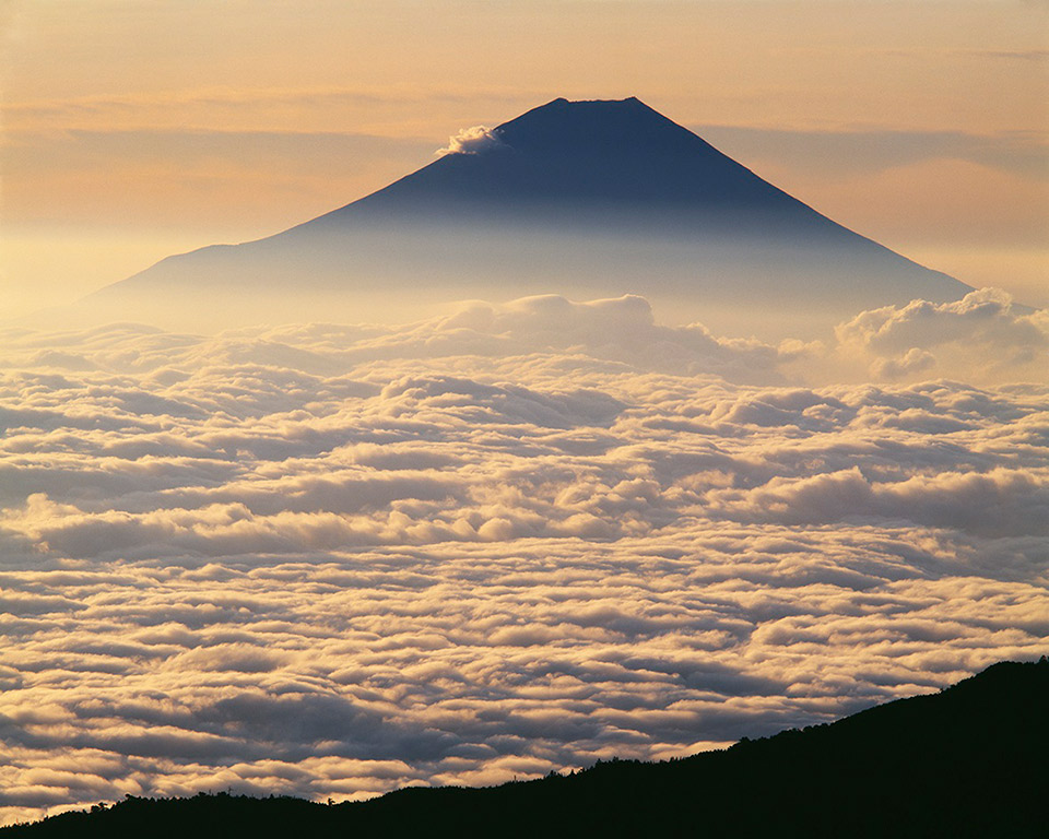 南アルプス千枚岳から「雲海と富士」撮影 : 白簱史朗