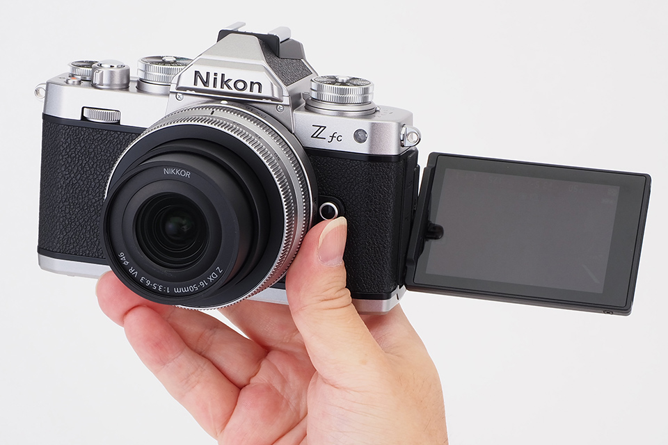 Nikon Z FC ミラーレス一眼カメラ