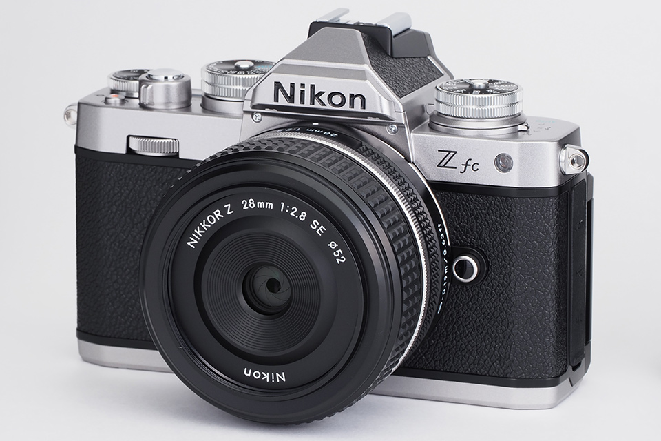 ニコン Z fc ＋ NIKKOR Z 28mm f/2.8 (Special Edition)