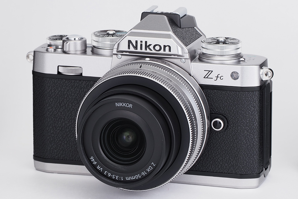 ニコン Z fc ＋ NIKKOR Z DX 16-50mm f/3.5-6.3 VR シルバー