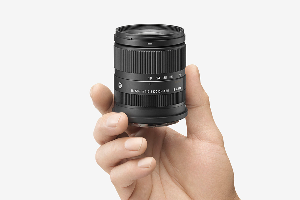 とことん小さなF2.8通しの大口径標準ズームレンズ「SIGMA 18-50mm F2.8 