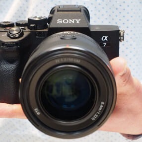 フルサイズミラーレス「ソニー α7 IV」の最新ファームウェア公開 – シャッター走行の信頼性向上など