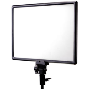 ソフトボックスを使ったような柔らかい光のLEDライトが性能アップ「Phottix Nuada S3 II LED Light」