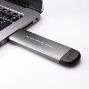 ケーブルいらずの超小型、USB Type-AとType-C両対応のSSD「ロジテック LMD-PNVSUAC」
