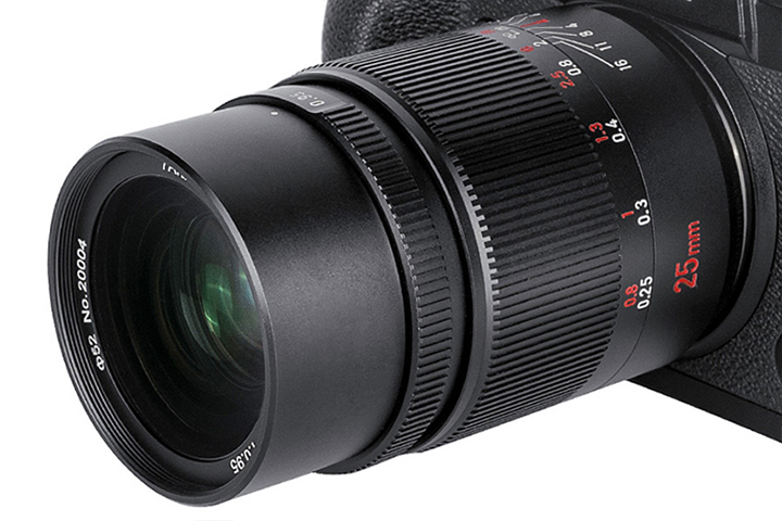 明るい開放F0.95の準広角レンズ登場！ 6万円台の「7Artisans 25mm F0