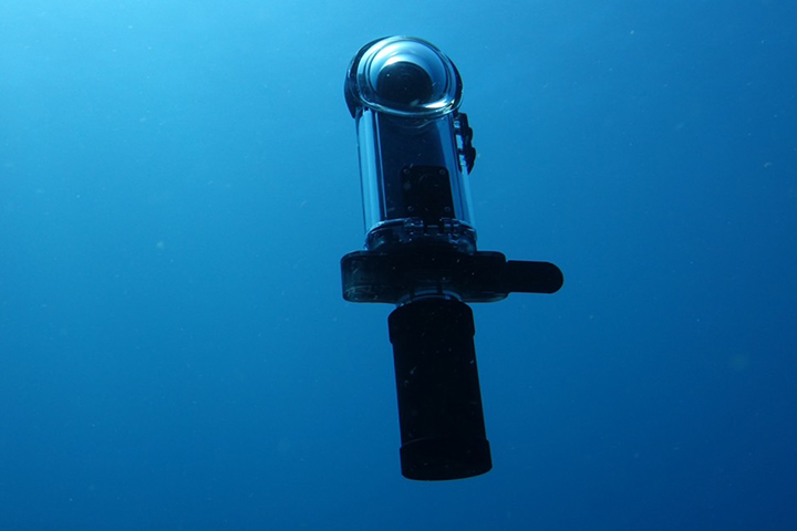 360°カメラを水中で静止させる浮力調整器「RICOH STAYTHEE」100セット