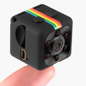 サイコロみたいな5千円台の超小型カメラ「GeeCube X1」に新色のレインボーが登場