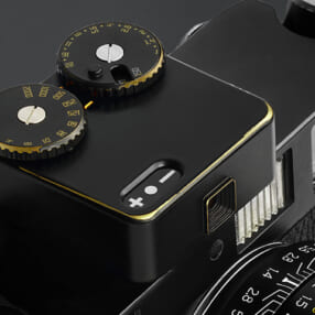 使い込むほどに味わいが増す真鍮ボディの小型露出計「TTArtisan TT-METER ブラックペイント」