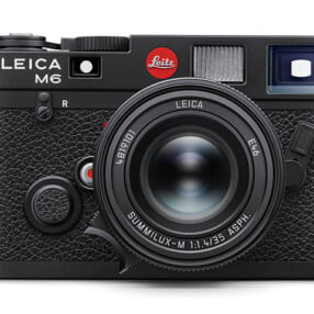 今なお高い人気を誇るレンジファインダーカメラ「ライカM6」の復刻モデルが登場