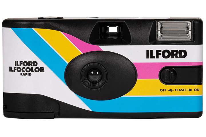 シャッターを押すだけで気軽に撮影が楽しめるレンズ付きフィルム