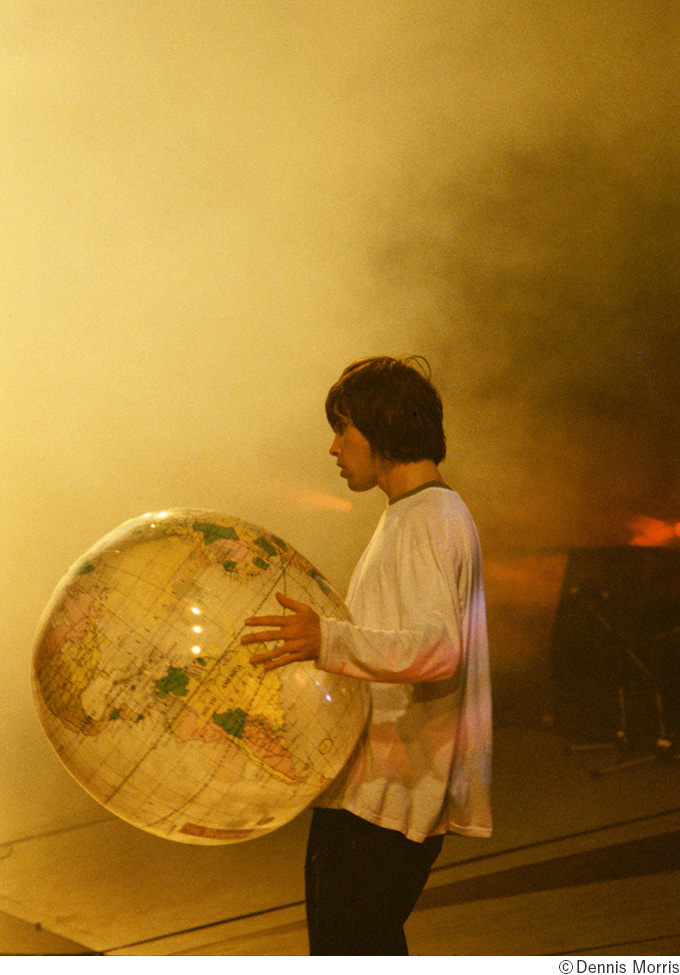 デニス・モリス写真展「THIS IS THE ONE WHAT THE WORLD IS WAINTIG FOR THE STONE ROSES」